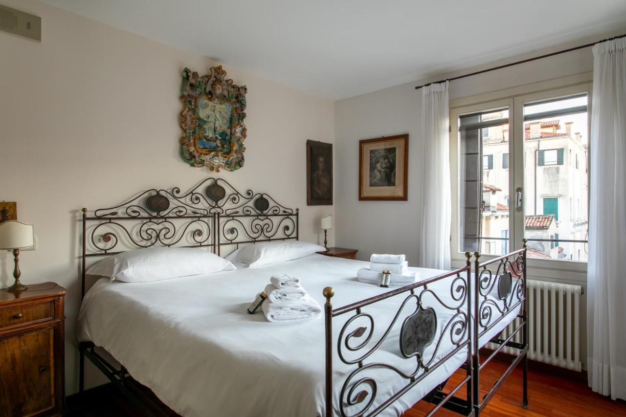 Ca' Al Giglio - Appartamento Vista Canale เวนิส ภายนอก รูปภาพ